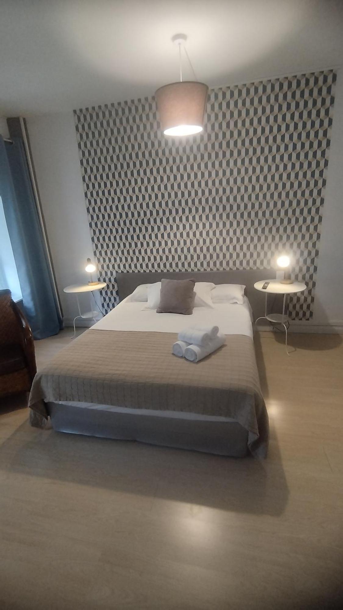Hotel Les Thermes Жонзак Екстериор снимка