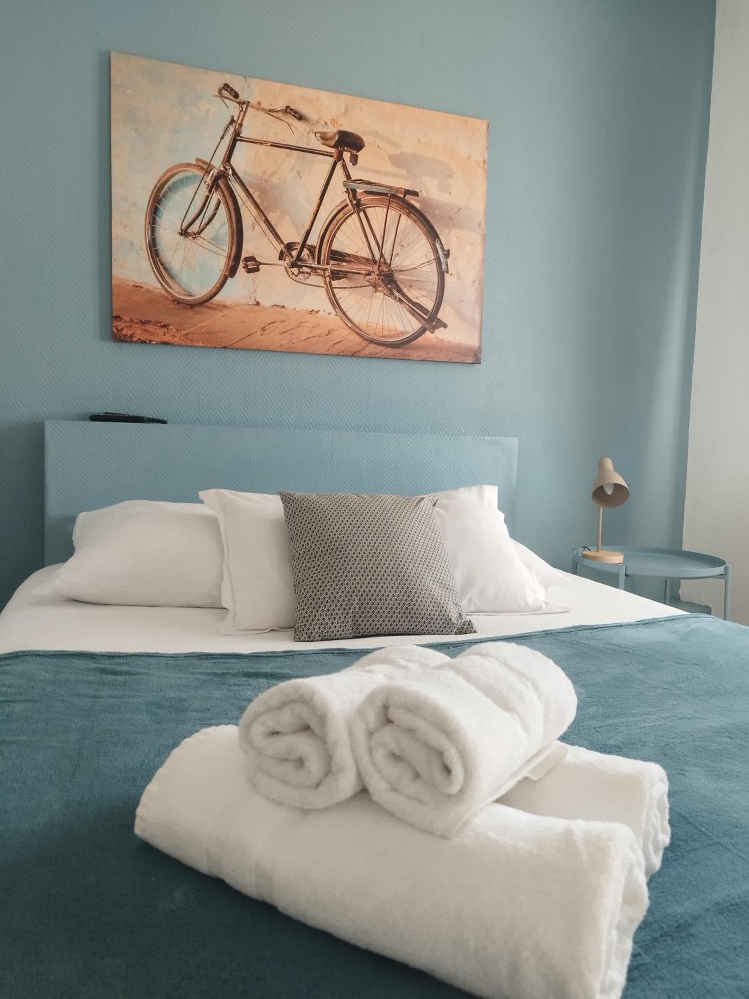 Hotel Les Thermes Жонзак Екстериор снимка