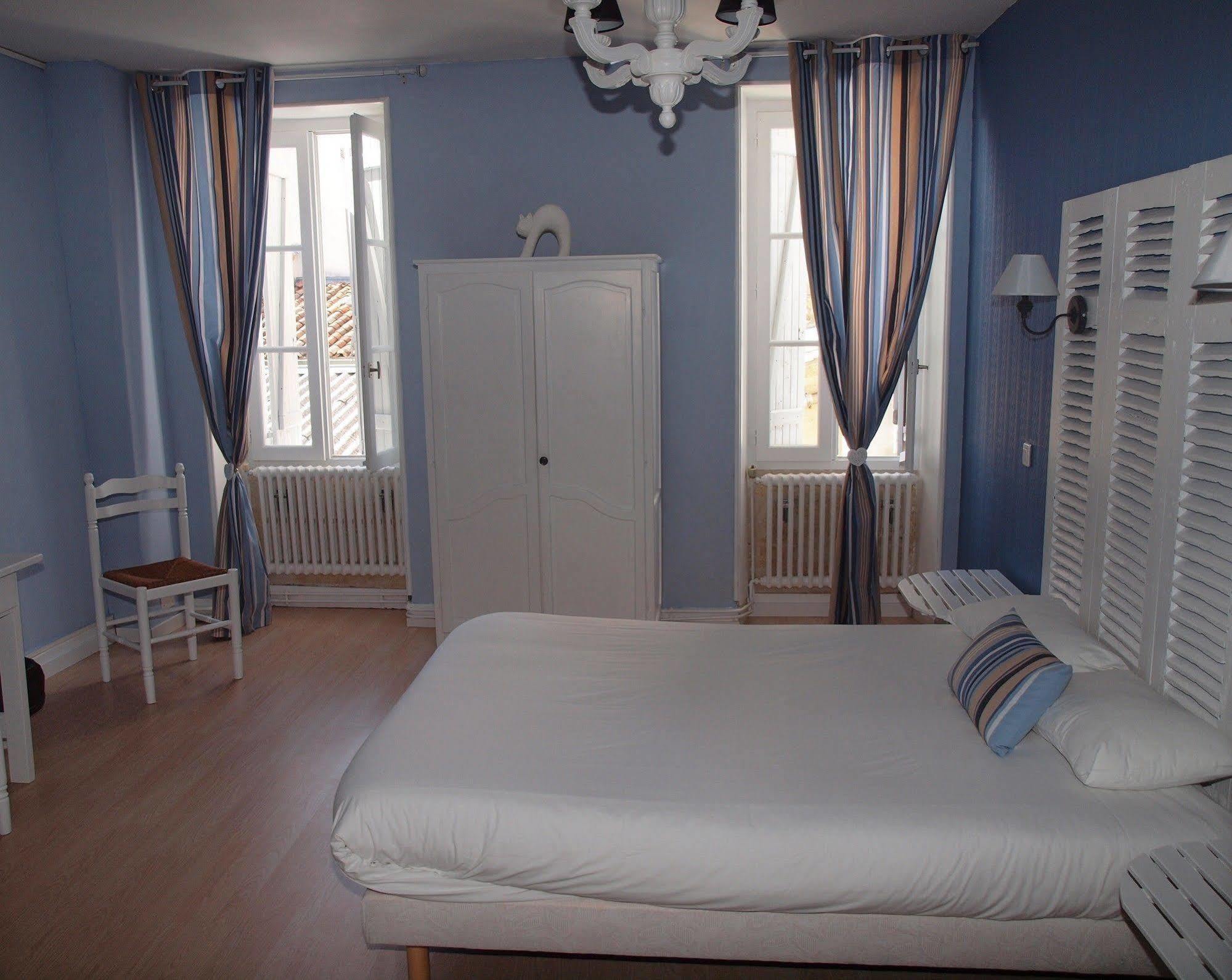 Hotel Les Thermes Жонзак Екстериор снимка